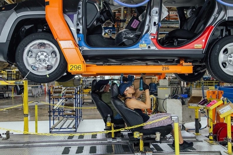Fiat Chrysler to temporarily idle Illinois Jeep Cherokee plant | Rubber